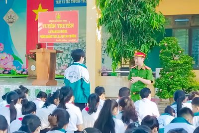 TUYÊN TRUYỀN AN TOÀN GIAO THÔNG, PHÒNG CHỐNG TỆ NẠN XÃ HỘI, BẠO LỰC HỌC ĐƯỜNG