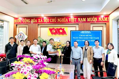 Đại diện Đảng ủy, HĐND, UBND, UBMTTQ Việt Nam Xã Sơn Hạ thăm và chúc mừng trường THCS Sơn Hạ nhân ngày Nhà giáo Việt Nam 20/11